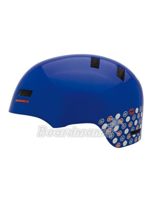 Novinka roku 2010. Ultralehk� p�ilba (o 150 gram� leh�� ne� Flak) se skatov�m designem je ur�en� nejen pro dirt jump a street. Sv� p�iznivce si najde i mezi t�mi, kte�� kolo pou��vaj� jako m�stsk� dopravn� prost�edek.