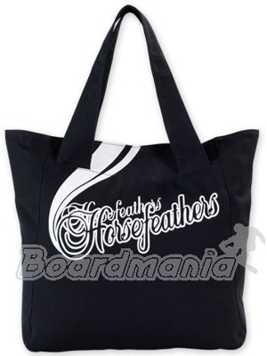 Pl�ov� ta�ka Horsefeathers, zap�n�n� na druk, popruh o d�lce 65cm, ���e popruhu 4cm. Uvnit� ta�ky kapsa na zip, materi�l pevn� text�lie, rozm�ry cca 49 x 41 x 29 cm.