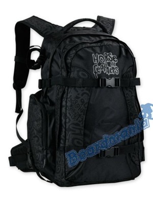 Objem 37L. Chain nylon, 2 hlavn� kapsy, ergonomicky tvarovan� polstrovan� z�da, pohodln� bedern� a ramenn� popruhy, n�prsn� porpuh, vnit�n� kapsa na cennosti, vnit�n� organiz�r, up�n�n� na lopatku