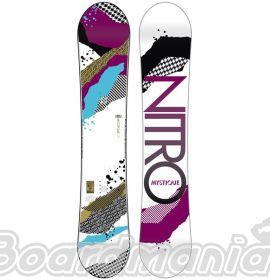 Zna�kov� d�msk� komplet Nitro. Zahrnuje snowboard Nitro Mystique a osv�d�en� v�z�n� Nitro Raiden Deco. U kompletu je mo�n� zam�nit v�z�n� za stejn� typ jin� barvy.