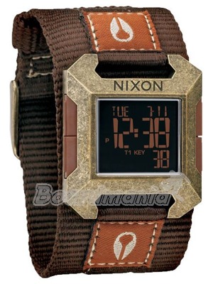 Sportovn� Nixon hodinky. Funkce: �as, datum, alarm, �asova�, T�lo je vyrobeno z nerez oceli, vodot�sn� vhodn� na serfov�n� a  �norchlov�n�. Skl��ko je miner�ln� tvrzen�, odoln� v��i po�kr�b�n�.