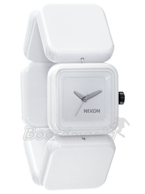 Elegantn� d�msk� hodinky Nixon. Tvrzen� miner�ln� skl��ko a polykarbon�tov� t�lo se stahovac� gumi�kou. Univerz�ln� velikost.