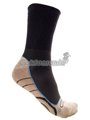 Tato pono�ka je vytvo�ena pro ty, kdo preferuj� ten�� pono�ky, dostate�n� polstrov�n� klenby, paty a pod prsty, anatomick� konstrukce (prav� a lev�). 
53% POP, 28% bavlna, 15% PES, 4% elastan
