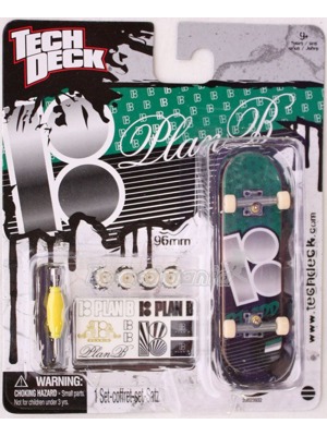 Klasick� fingerboard velikosti 96mm se zna�kov�m logem. Odoln� grip s logem TechDeck. P��slu�enstv� obsahuje n�hradn� kole�ka s logem, n�lepky a �roubov�k s imbusem.